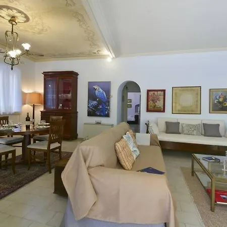 Wishing Well Apartment, Old Town Апартаменты