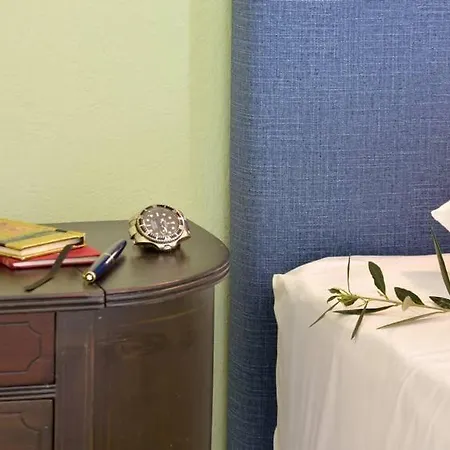Апартаменты Wishing Well Apartment, Old Town