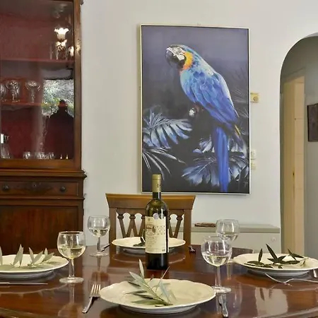 Апартаменты Wishing Well Apartment, Old Town *